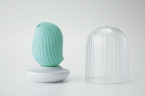 Вибростимулятор с функцией вакуумной стимуляции клитора и беспроводной зарядкой Cuddly Bird (3 реж)