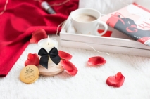 Массажная свеча для поцелуев MELT MY HEART со вкусом земляники и меда (70 мл)